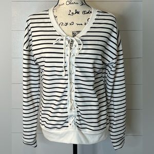 DAYTRIP STRIPED V NECK TOP SZ S